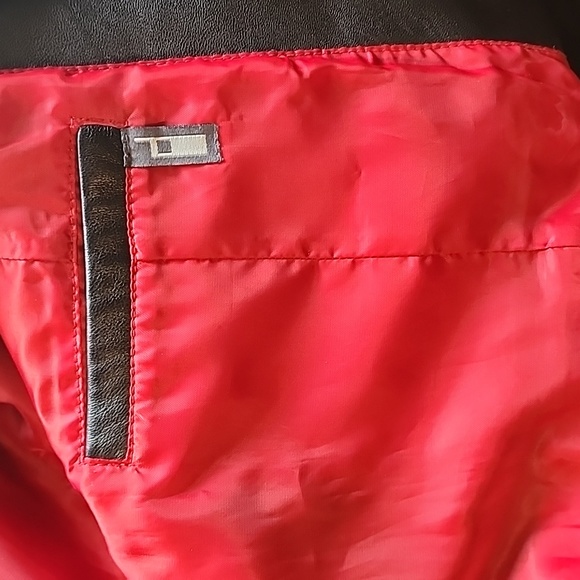 Women's genuine leather coat, size small and color black. - Picture 6 of 7